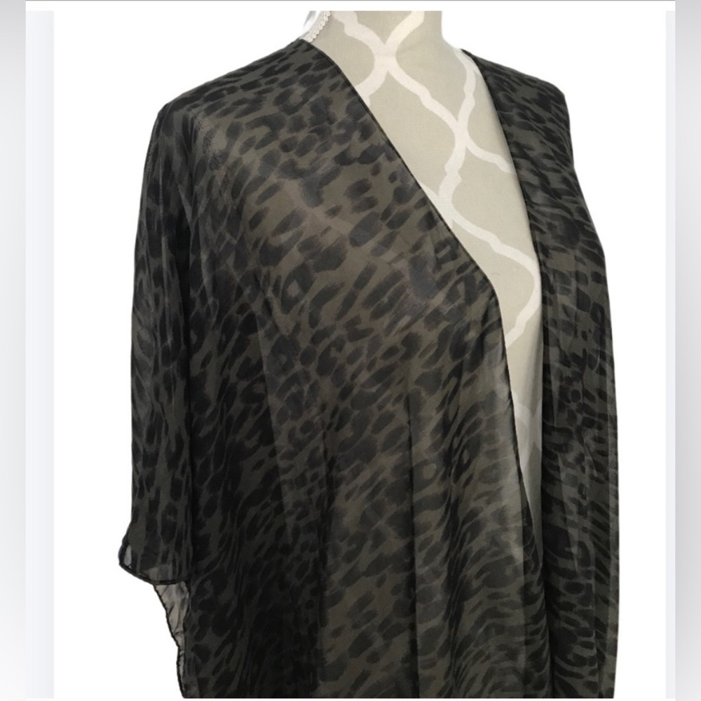 Chic Leopard Print Kimono